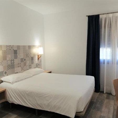 Hostal Restaurante Villa De Бриуэга Экстерьер фото
