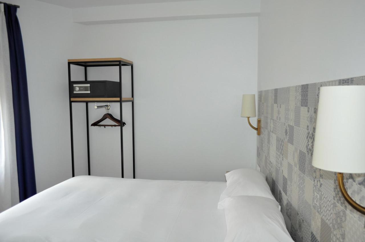 Hostal Restaurante Villa De Бриуэга Экстерьер фото