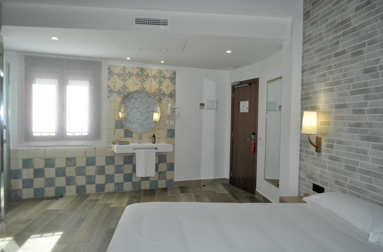 Hostal Restaurante Villa De Бриуэга Экстерьер фото