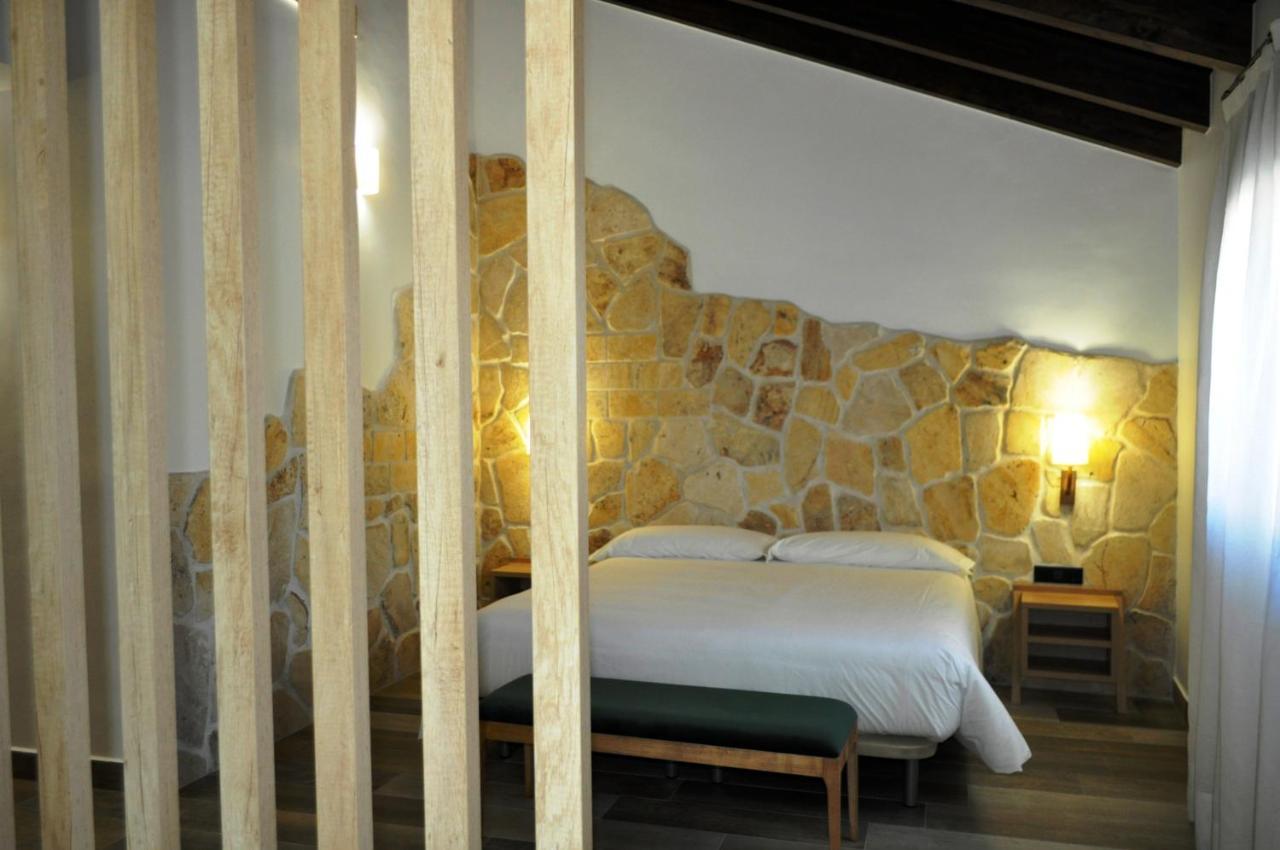 Hostal Restaurante Villa De Бриуэга Экстерьер фото