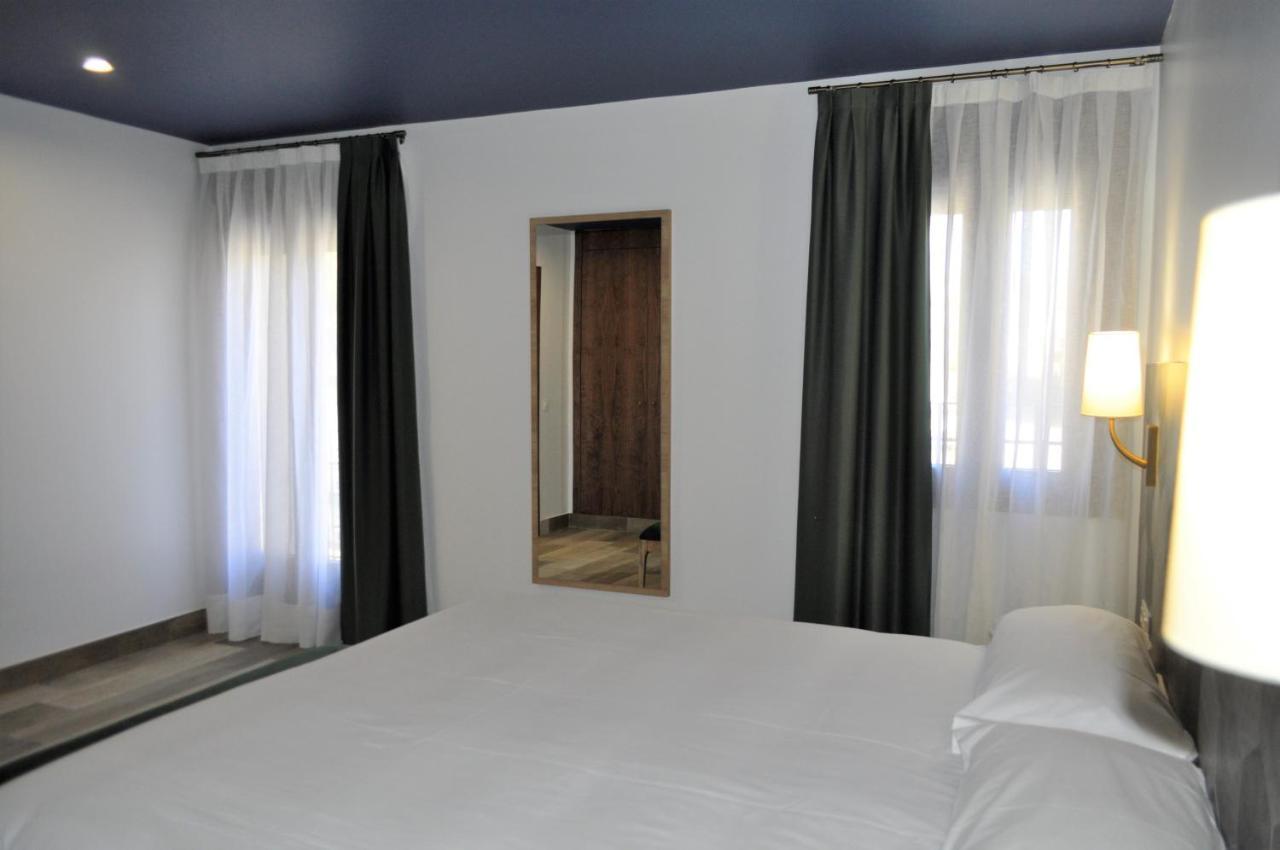 Hostal Restaurante Villa De Бриуэга Экстерьер фото