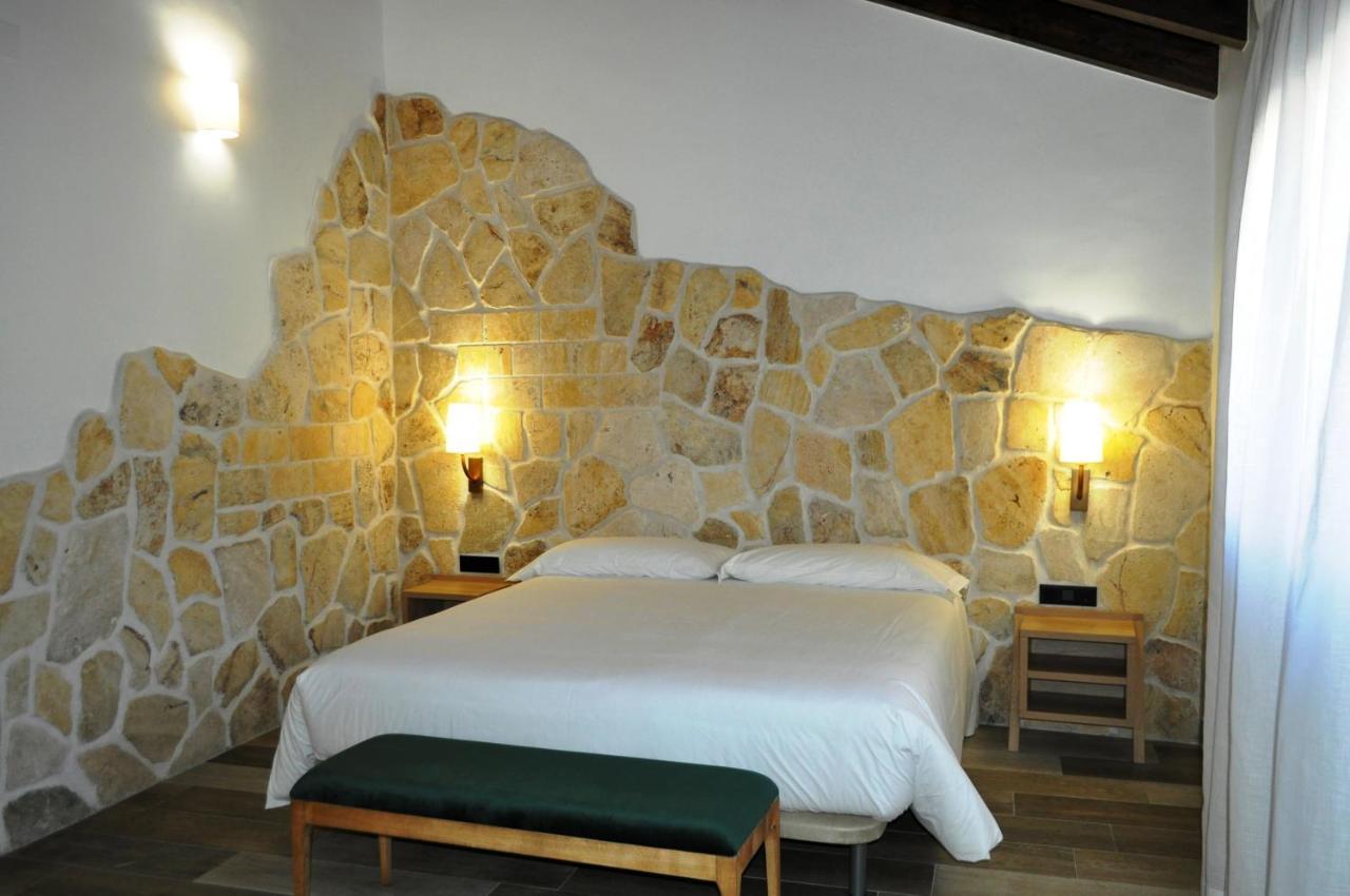 Hostal Restaurante Villa De Бриуэга Экстерьер фото