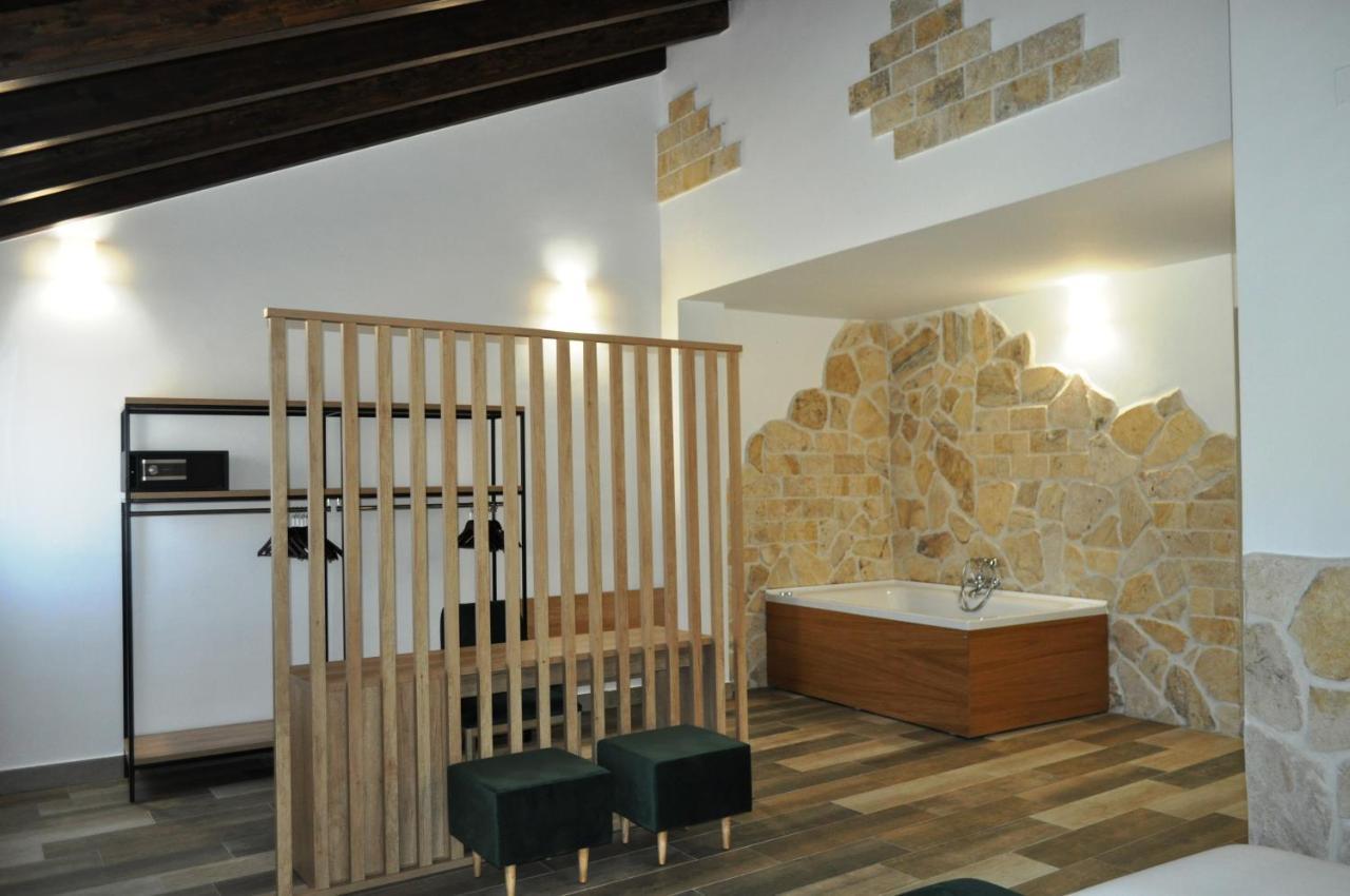 Hostal Restaurante Villa De Бриуэга Экстерьер фото